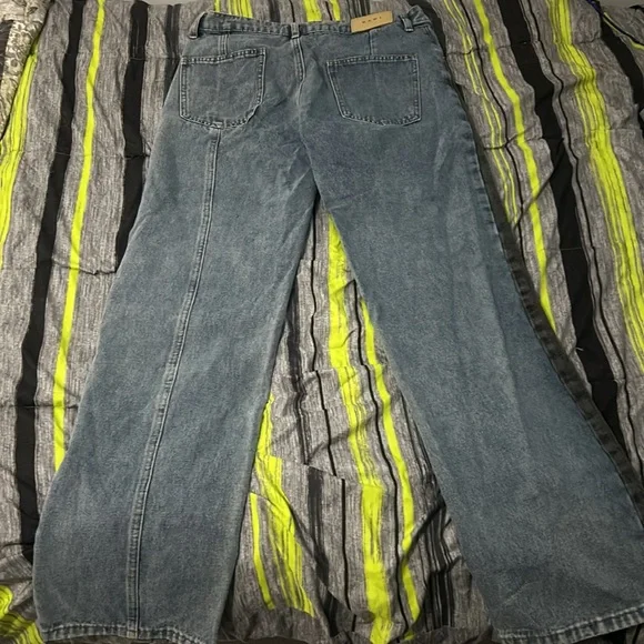 Jeans - Picture 2 of 3